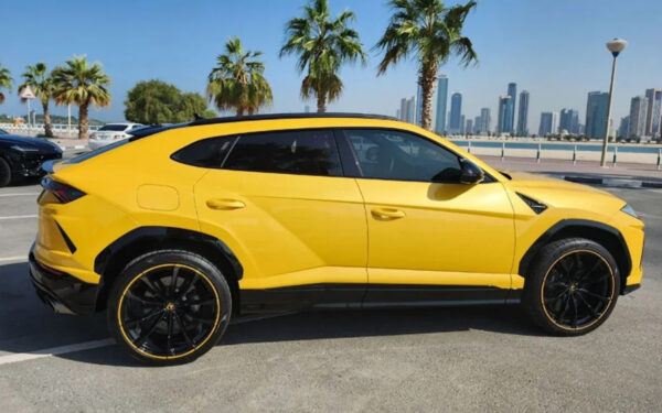 Lamborghini Urus - Image 2