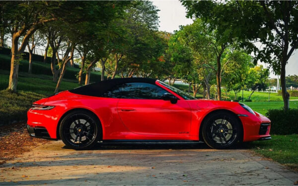 Porsche 911 Carrera GTS Cabriolet - Image 2