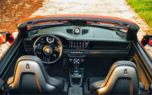 Porsche 911 Carrera GTS Cabriolet - Image 4